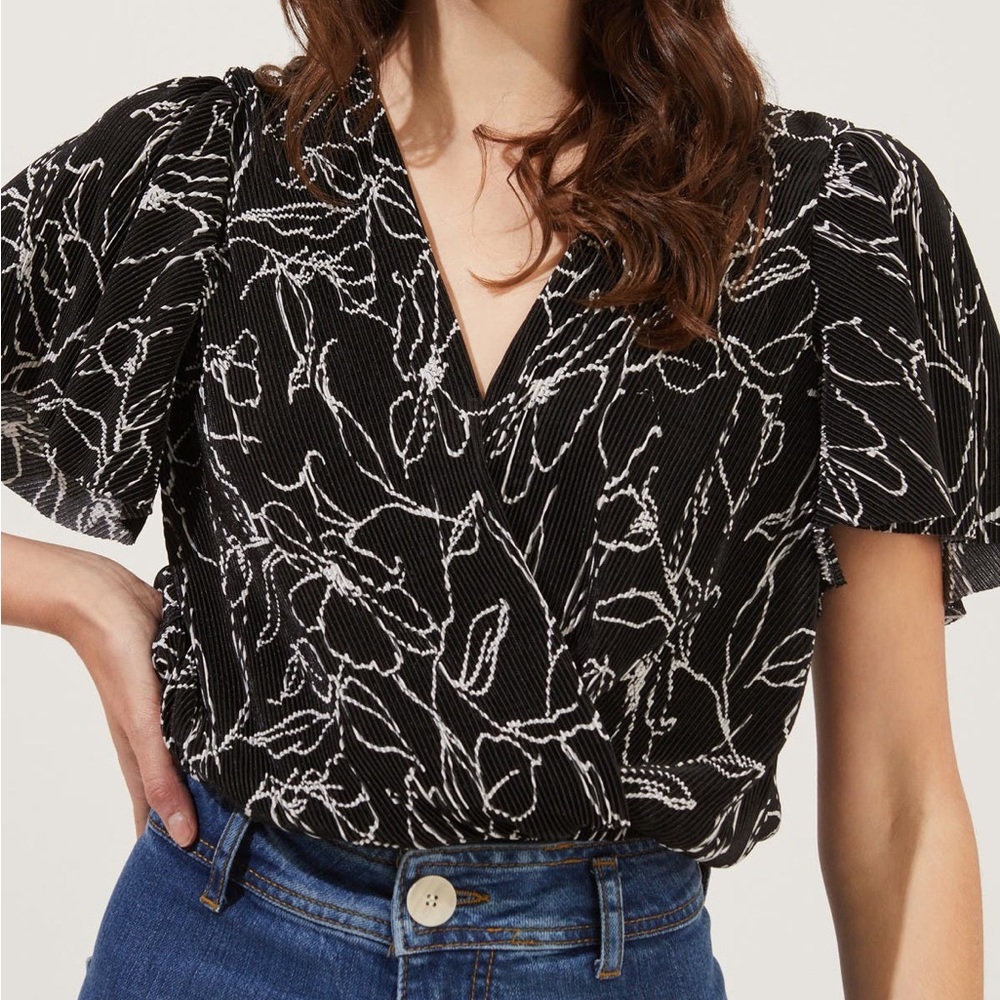 ASTR THE LABEL ribbed floral cropped top